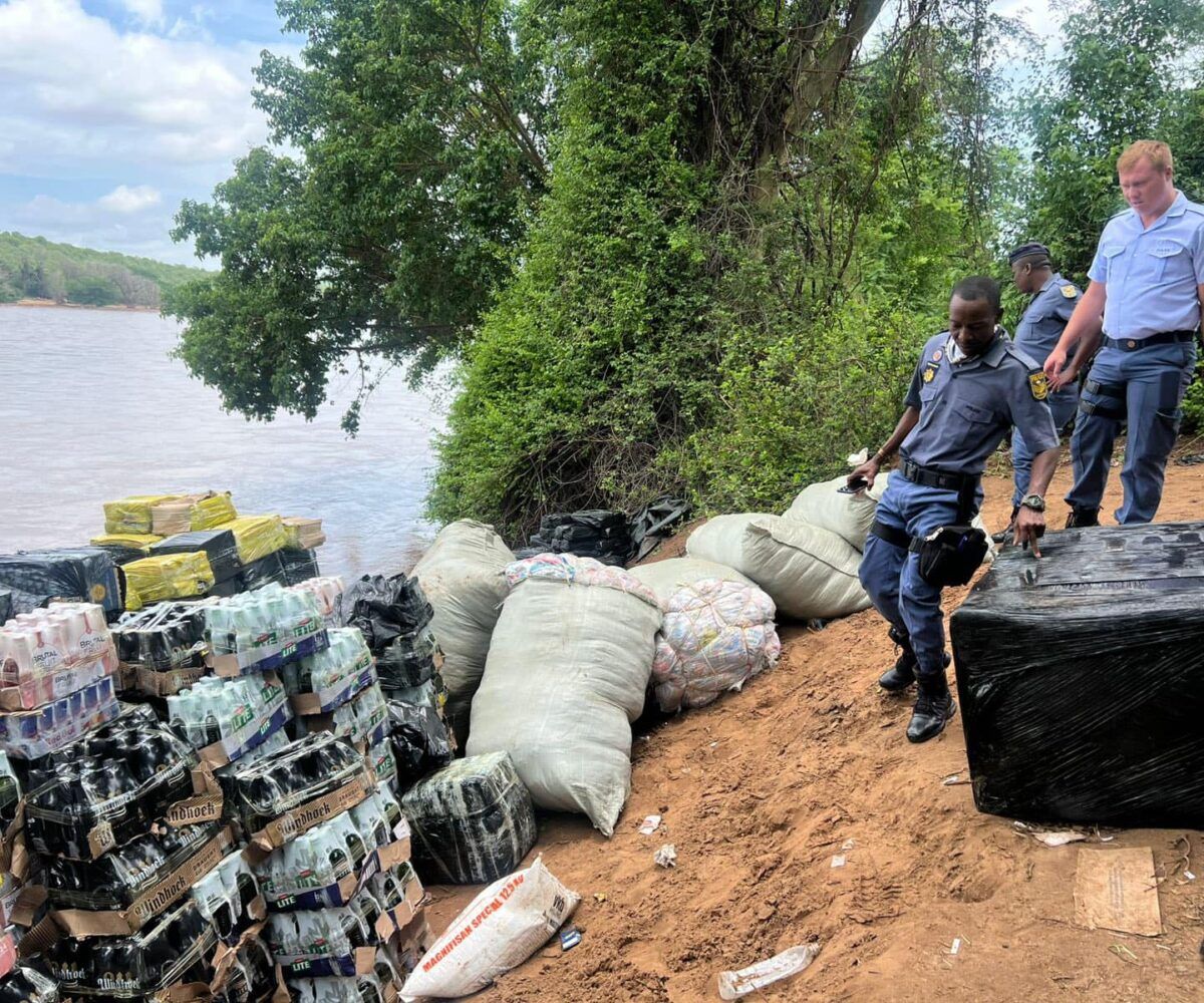 smuggling-operation-disrupted-in-limpopo-as-suspects-flee-to-zim.jpg Smuggling operation disrupted in Limpopo as suspects flee to Zim