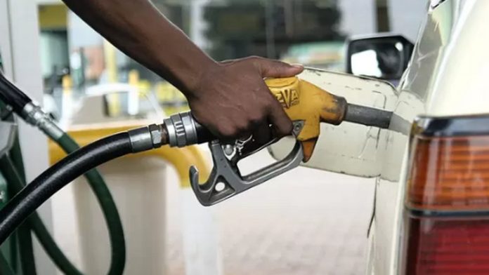 VIDEO: Gasoline Station Attendant Caught Pumping Air into Buyer’s Tank