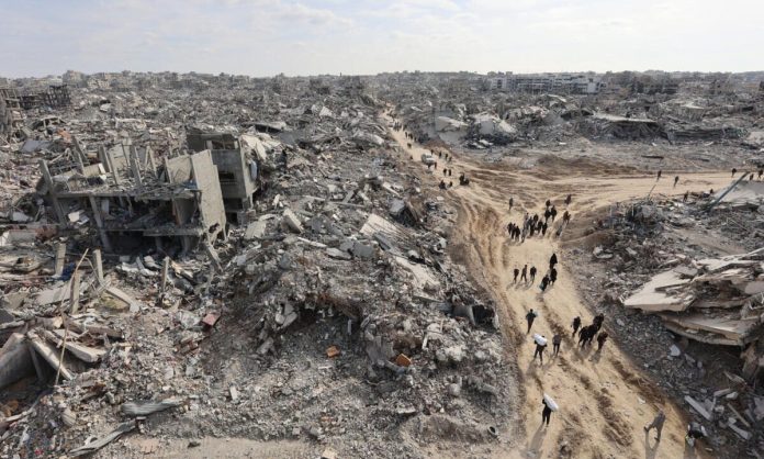 DEVELOPING: Displaced Gazans return residence to destruction