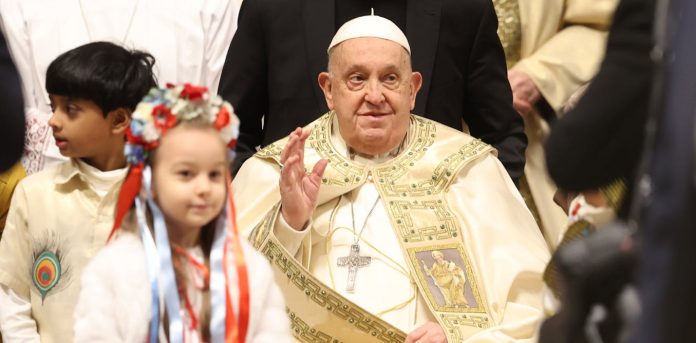 What’s ‘double pneumonia’, the situation that’s put Pope Francis in hospital?