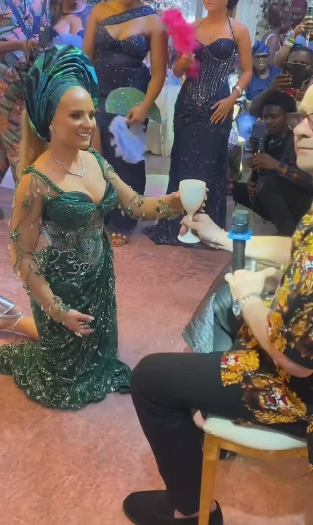 Watch How This English Bride Superbly Embraced Her Husband’s Igbo Tradition!