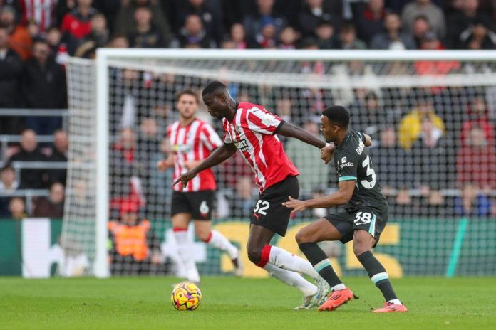 Picture: Southampton followers hype Onuachu with daring message after Wolves defeat