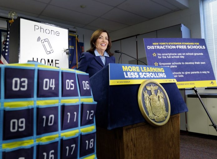 NY dad and mom push lawmakers to again Hochul’s smartphone ban over fears Dems watering it down: ‘Should not take the flawed path’