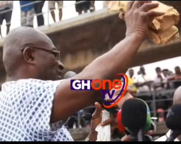 Kennedy Agyapong Donates Ghc 100,000 and 200 Avenue Lights to Adum Railways Hearth Victims
