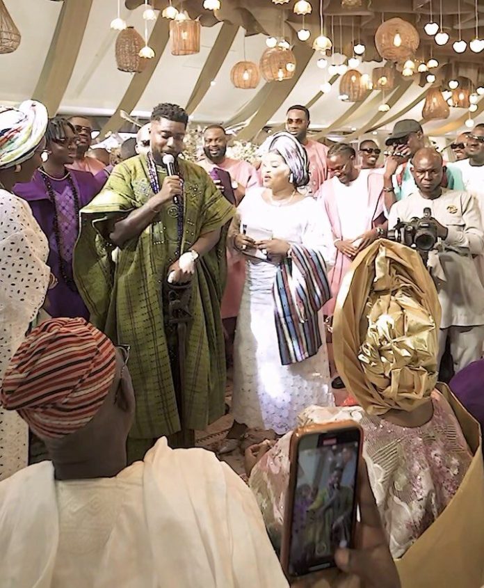 This Yoruba Groom Giving His Bride Compliments Would Make You Smile