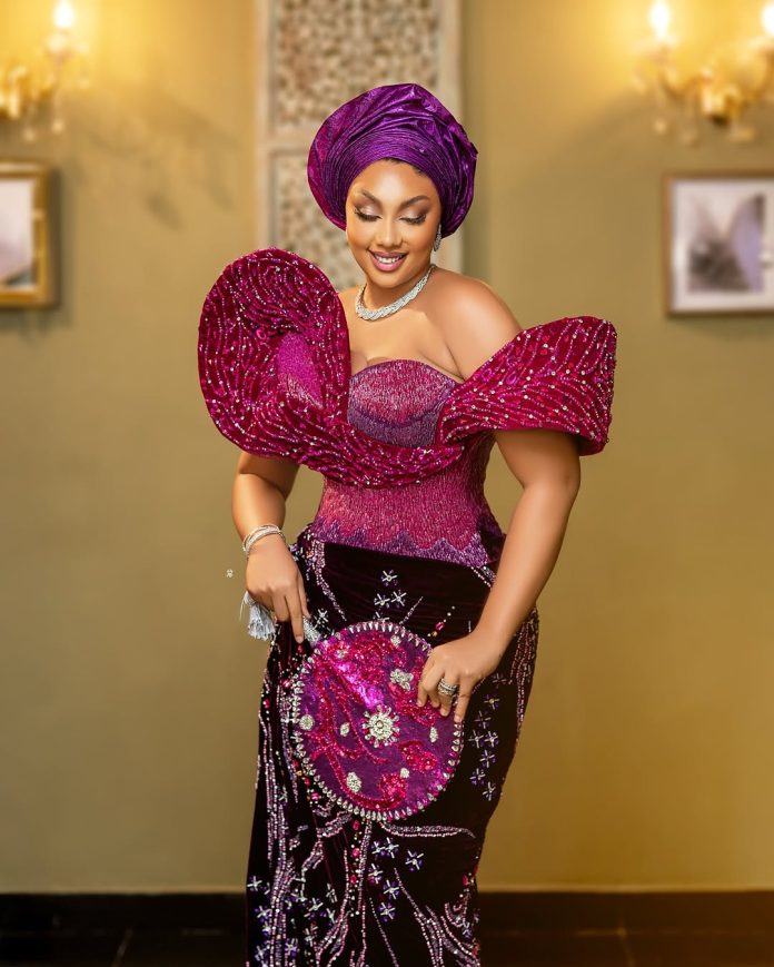 Step Out in Your Regal Aspect with This Pretty Bridal Inspo