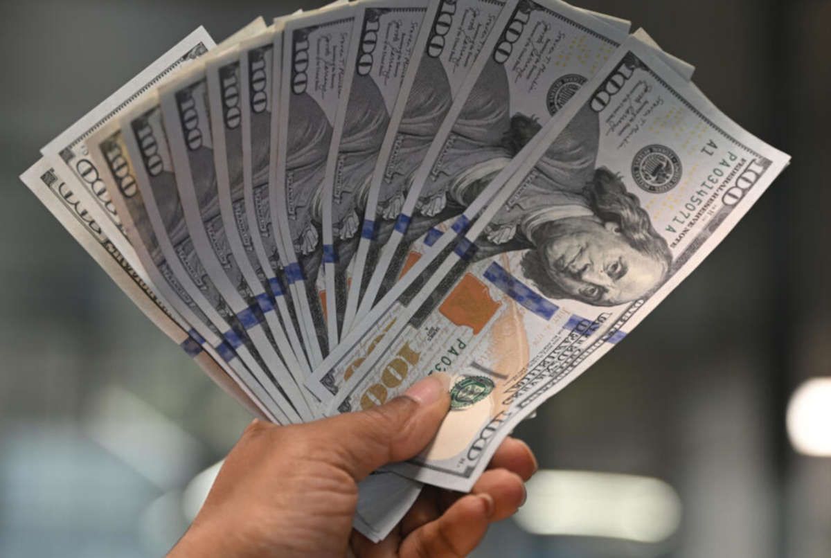 donald-trumps-commerce-whiplash-sends-greenback-into-tailspin-and-boosts-rand.jpg Donald Trump’s commerce whiplash sends greenback into tailspin – and BOOSTS rand