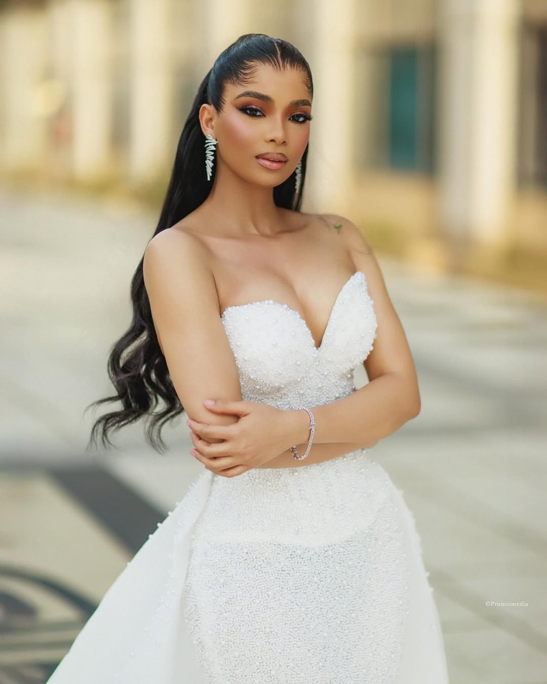 attain-bridal-perfection-with-this-beautiful-white-wedding-ceremony-inspo.jpg Attain Bridal Perfection With This Beautiful White Wedding ceremony Inspo