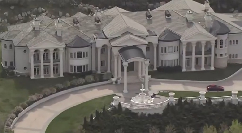 feds-bash-down-door-at-lavish-utah-mega-mansion-arrest-oil-magnate-accused-of-working-with68226f7f63c1a.jpg Feds bash down door at lavish Utah mega-mansion, arrest oil magnate accused of working with cartels to import $300 million in unlawful Mexican crude