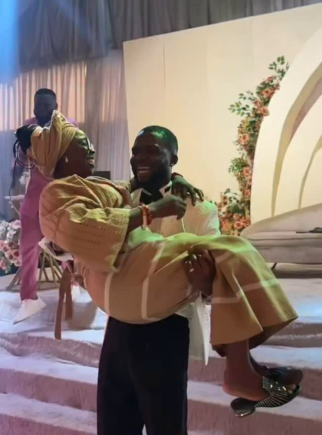 This Groom Recreated a Childhood Reminiscence With His Mum on His Huge Day