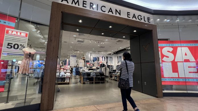 American Eagle shares plunge 17% after it withdraws steerage, writes off $75 million in stock