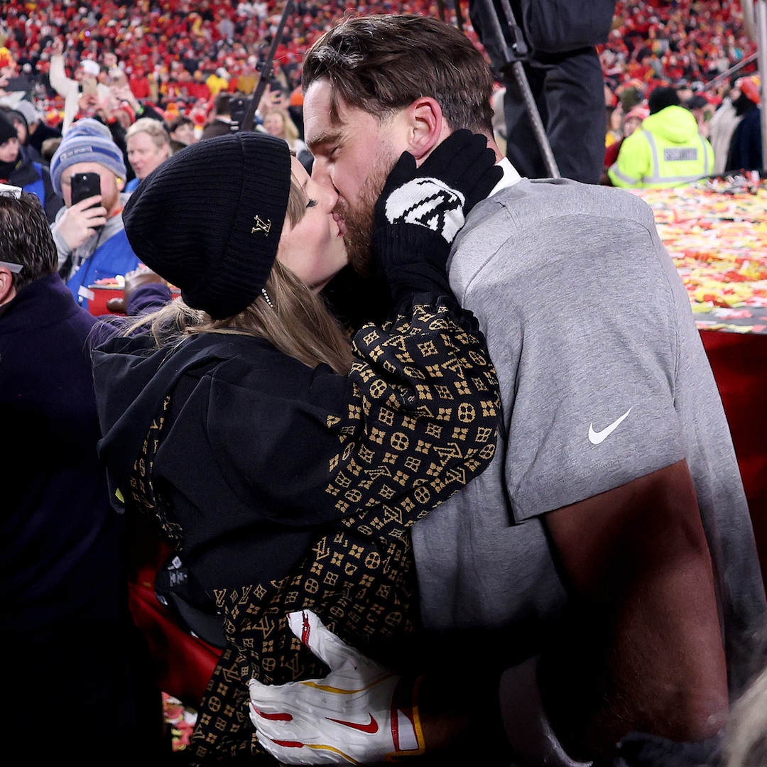 travis-kelce-makes-taylor-swift-joke-at-public-sale.jpg Travis Kelce Makes Taylor Swift Joke at Public sale