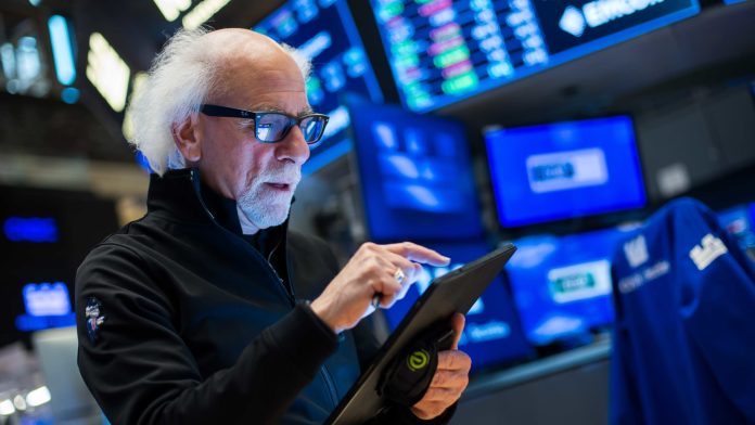 10-year Treasury yield falls after jobless claims enhance