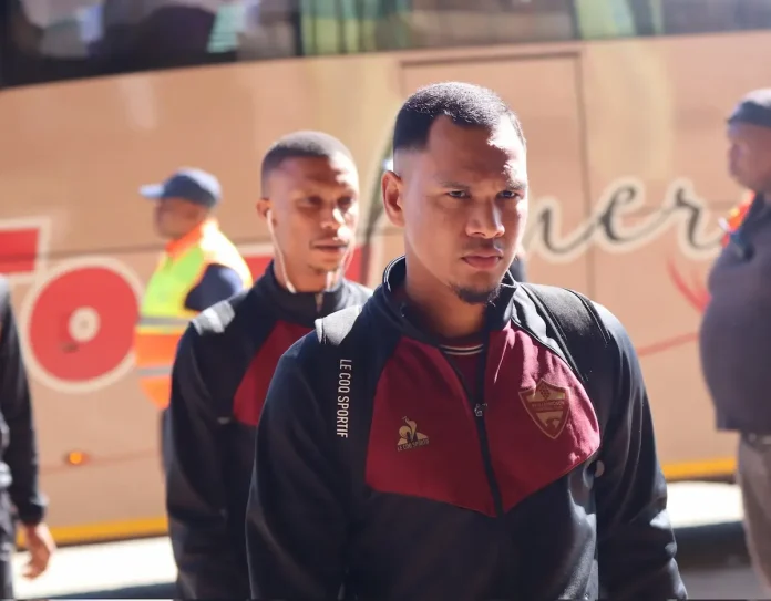 Mamelodi Sundowns to grab defender from Chiefs and Pirates