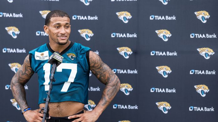 Evan Engram provides his tackle new quarterback Bo Nix