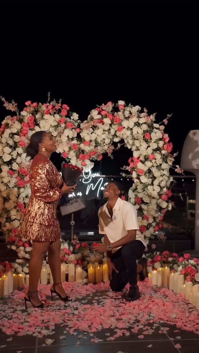 this-romantic-rooftop-proposal-will-have-you-cheesing-out.jpg This Romantic Rooftop Proposal Will Have You Cheesing Out