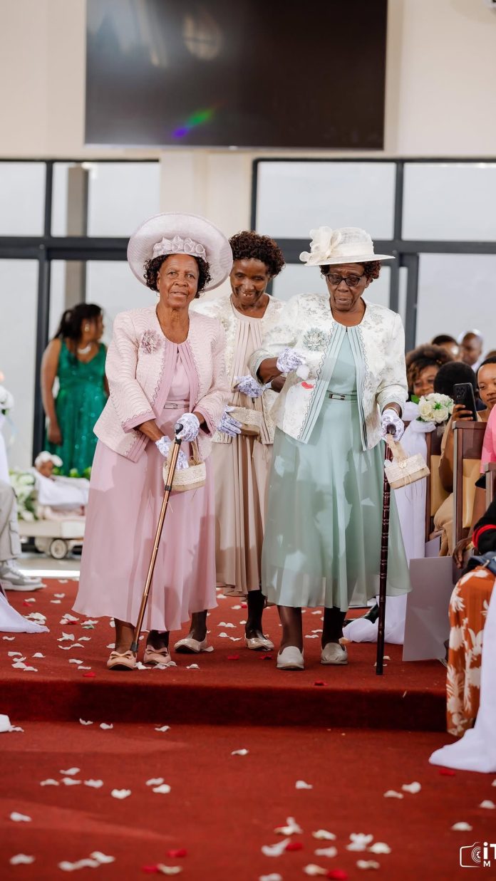 these-flower-grandmas-brought-a-cute-twist-to-the-aisle-walk.jpg These Flower Grandmas Brought a Cute Twist to the Aisle Walk