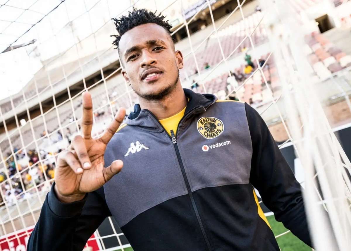 five-kaizer-chiefs-players-packing-their-bags.jpg FIVE Kaizer Chiefs players packing their bags