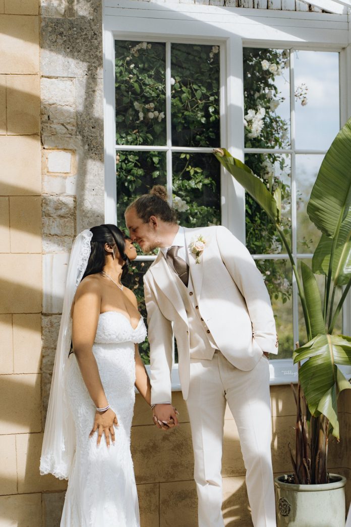 it-was-all-sparks-and-butterflies-the-moment-elizabeth-alexander-locked-eyes.jpg It was all Sparks and Butterflies the Moment Elizabeth & Alexander Locked Eyes