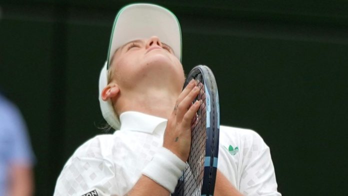 Wimbledon officials apologise to players after line-calling technology turned off in malfunction on Centre Court