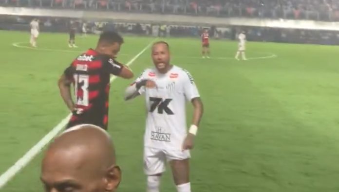 Neymar sticks up for Flamengo’s Danilo against Santos fan abuse (Video)