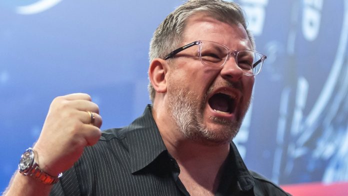 World Matchplay 2025: James Wade beats Gian van Veen as Jonny Clayton powers past Stephen Bunting to set up semi-final showdown