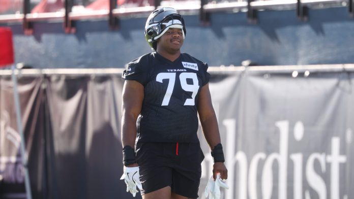 Texans rookie OT Aireontae Ersery getting in a groove at new position
