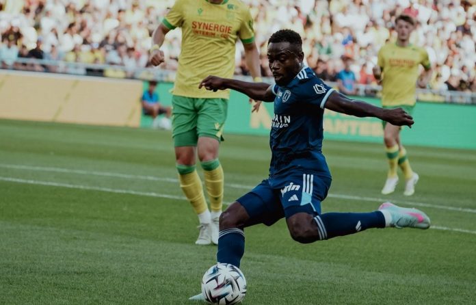 Watch: Nantes welcome back Moses Simon with incredible tribute on his return with Paris FC