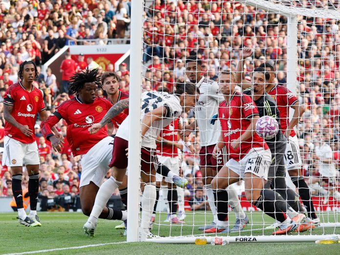 Arsenal beats Manchester United in Premier League opener