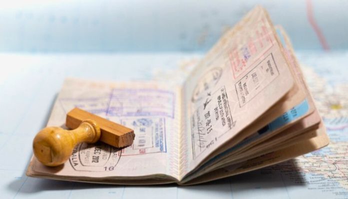 US records first decline in immigrant population in decades, report shows