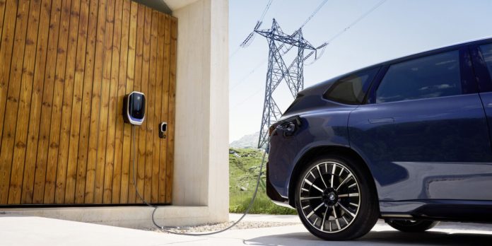 BMW, E.ON offer bidirectional EV charging tariff