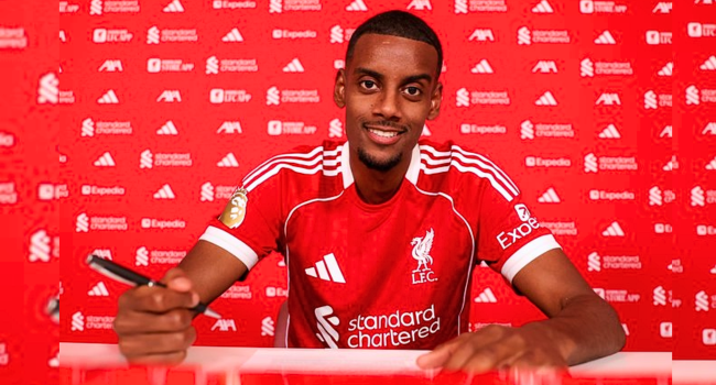 Slot Urges Patience With ‘Best Striker’ Isak After Record Move