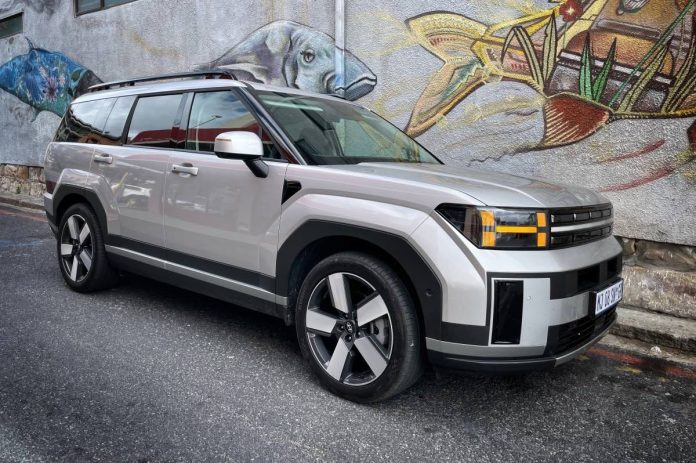 2025 Hyundai Santa Fe Hybrid review: Geometric MARVEL