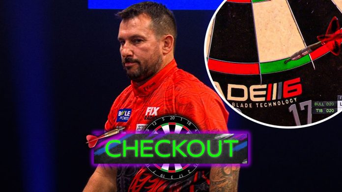 Jonny Clayton bites back with crucial 154 against Luke Littler