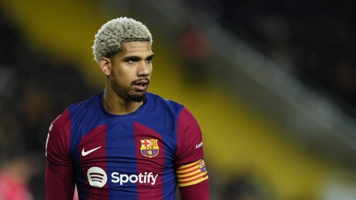 ronald-araujo-could-leave-barcelona.jpg Ronald Araujo could leave Barcelona