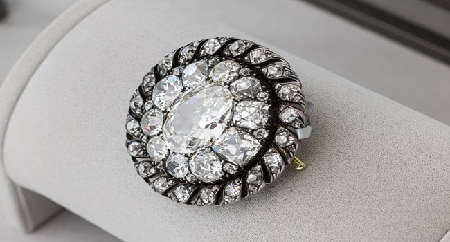Diamonds, Napoleon Brooch Up For Auction In Geneva