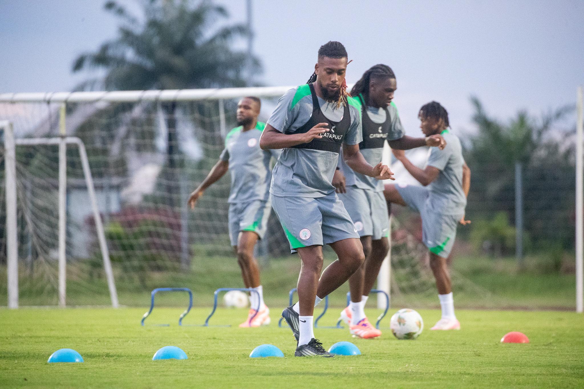 i-got-a-knock-nigerias-mvd-provides-fitness-update-as-lookman-swells-super-eagles-camp-to-14.jpeg “I got a knock” – Nigeria’s MVD provides fitness update as Lookman swells Super Eagles camp to 14