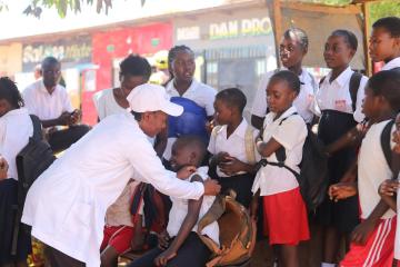 Democratic Republic of the Congo launches drive to vaccinate 62 million children and adolescents against measles and rubella