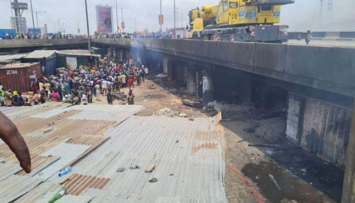 Ojuelegba bridge closes as fully laden 40 foot truck overturns