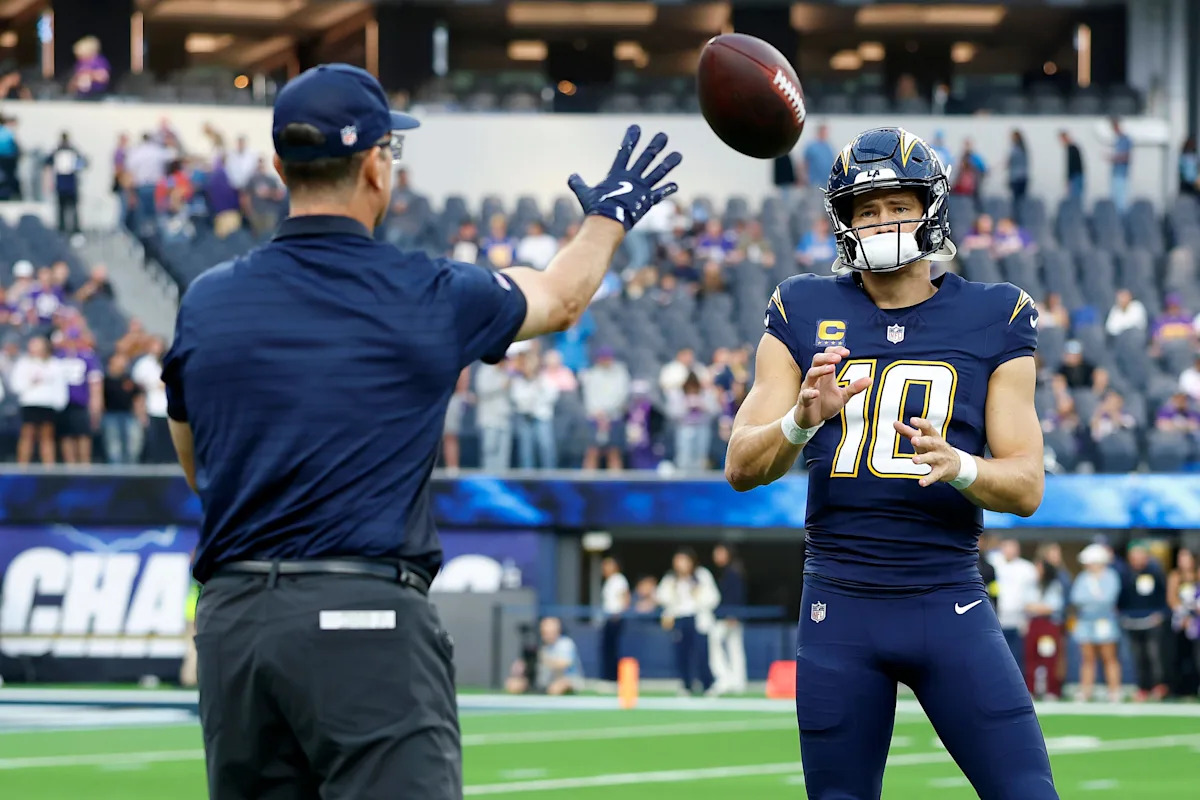 should-chargers-play-sit-starters-in-week-18-vs-broncos.jpg Should Chargers play/sit starters in Week 18 vs. Broncos?