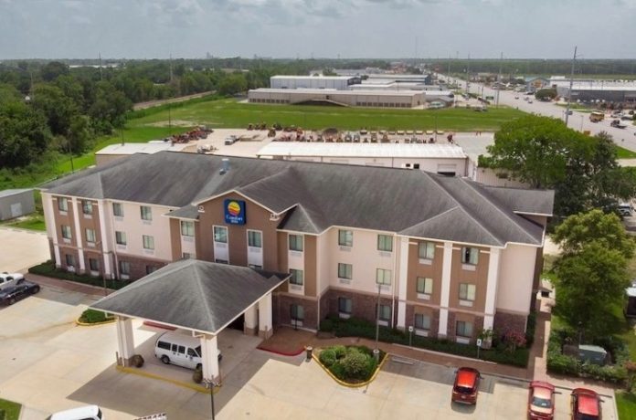 Marcus & Millichap Brokers Sale of Comfort Inn New Orleans Airport South