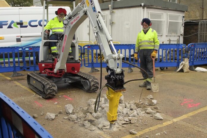 Falco buys 15 Takeuchi  e-diggers