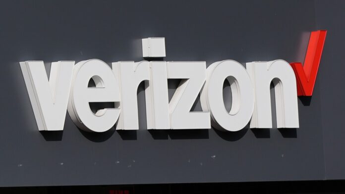 Verizon outage disrupts calling and data services for phone customers across the US
