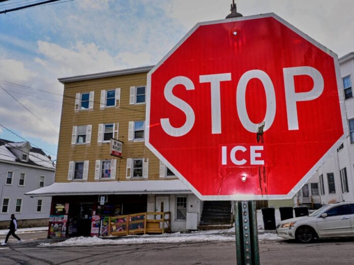 Sen. Susan Collins announces end to large-scale ICE operations in Maine after talks with Noem
