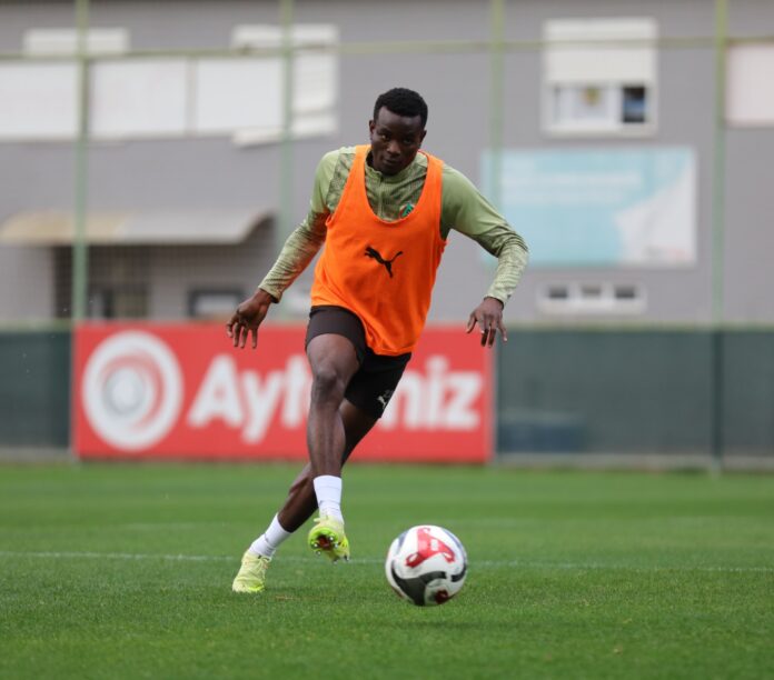 FC Augsburg set to add eighth Nigerian star with Uchenna Ogundu signing