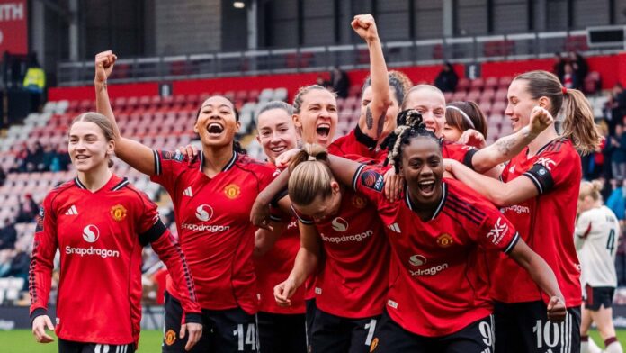 WSL round-up: Man Utd beat Liverpool to go second thanks to Lisa Naalsund double