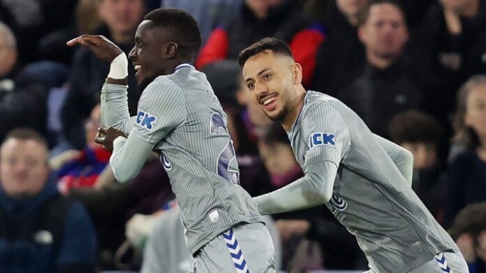 Everton midfielder Idrissa Gana Gueye happy to play alongside Dwight McNeil after failed Crystal Palace transfer (Video)