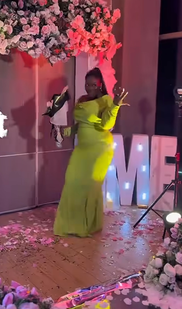 this-bride-to-be-got-engaged-see-her-friends-priceless-reactions-to-the-news.jpg This Bride-to-be Got Engaged! See Her Friends’ Priceless Reactions to The News