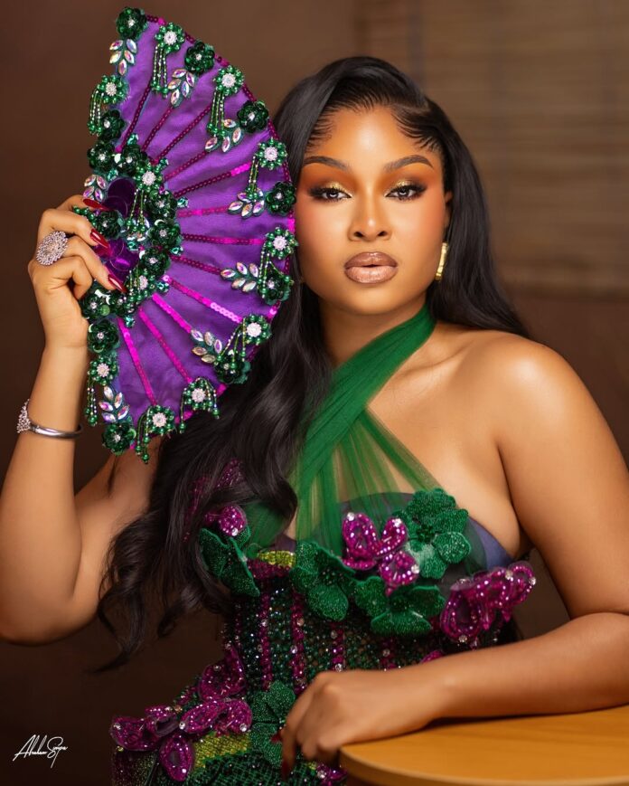 Show Up Dazzling For Your Wedding Reception With This Beauty Look