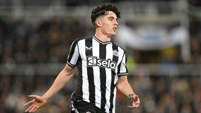 Arsenal consider Livramento move